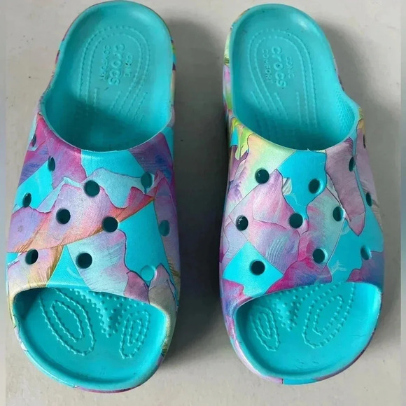 Crocs Women’s Iconic Classic Platform Slides Sandal - Picture 2 of 3